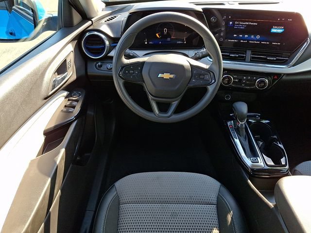 Used 2025 Chevrolet Trax LT FWD image 12