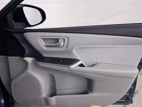 Used 2017 Toyota Camry XLE w/ Moonroof Package FWD image 25