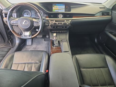 Used 2016 Lexus ES 350 w/ Luxury Package w/Wood Trim FWD image 15