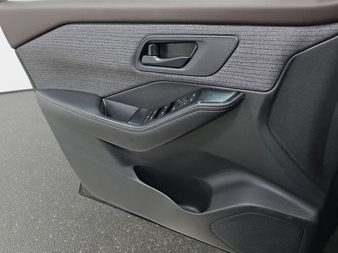 Used 2022 Nissan Rogue S AWD/4WD image 25