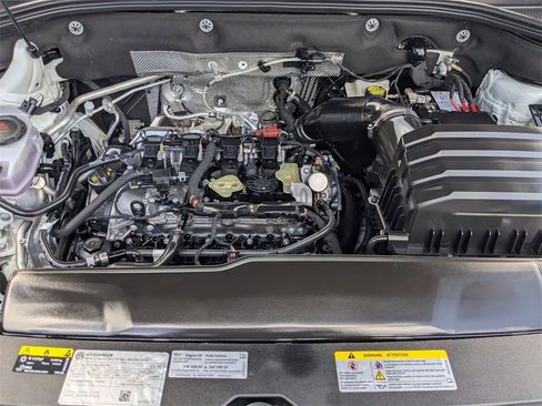 Used 2025 Volkswagen Atlas SE image 33