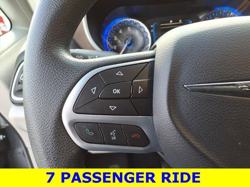 Used 2017 Chrysler Pacifica Touring image 17