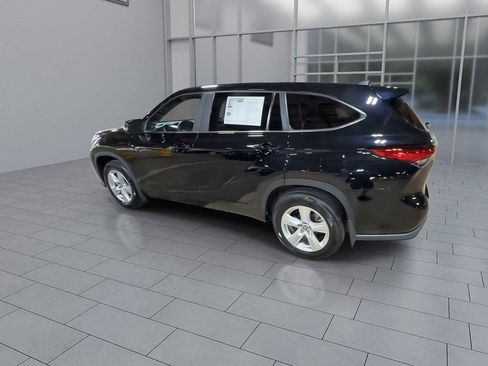 Used 2023 Toyota Highlander LE AWD/4WD image 6