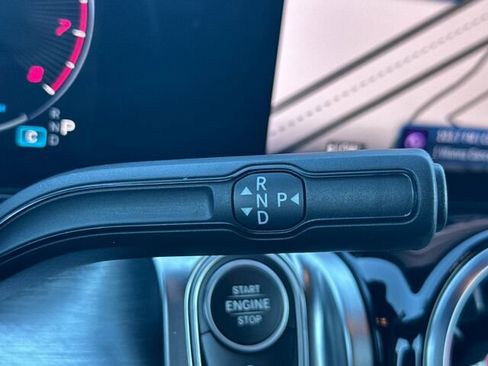 Used 2025 Mercedes-Benz GLB 250 GLB 250 4D Sport Utility 4MATI image 27