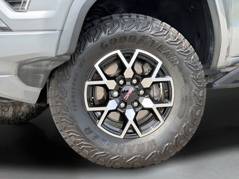 Used 2024 GMC Canyon AT4X AWD/4WD image 25