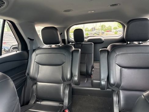 Used 2023 Ford Explorer XLT w/ Equipment Group 202A AWD/4WD image 30