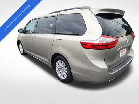 Used 2015 Toyota Sienna XLE FWD image 3