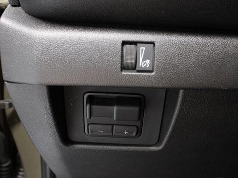 Used 2025 Chevrolet Colorado Trail Boss AWD/4WD image 28