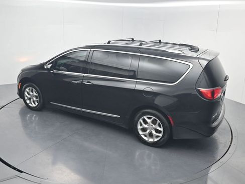 Used 2018 Chrysler Pacifica Touring-L Plus w/ Tire & Wheel Group image 65
