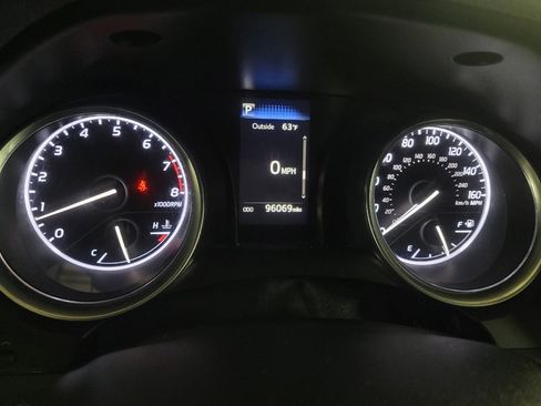 Used 2018 Toyota Camry SE FWD image 23