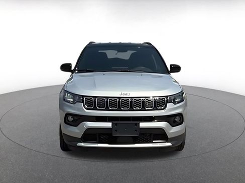 Used 2025 Jeep Compass Limited AWD/4WD image 4
