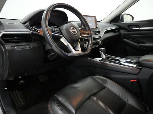 Used 2024 Nissan Altima 2.5 SR FWD image 10