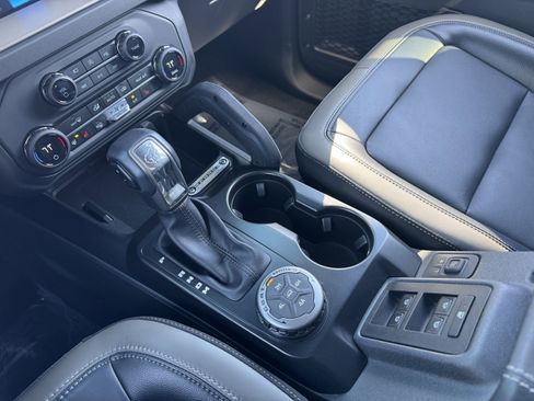 Used 2025 Ford Bronco Outer Banks w/ Sasquatch Package AWD/4WD image 31