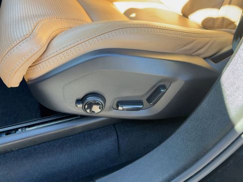 Certified 2024 Volvo XC90 B6 Ultimate w/ Lounge Package image 14