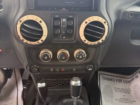 Used 2018 Jeep Wrangler Unlimited Sahara image 13