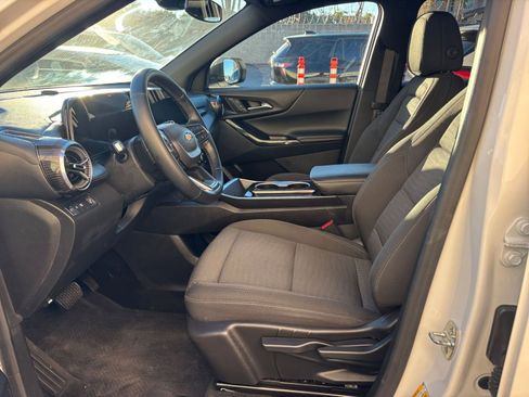 Used 2025 Chevrolet Equinox LT image 27