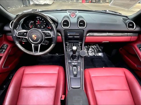 Used 2024 Porsche 718 Boxster RWD image 18