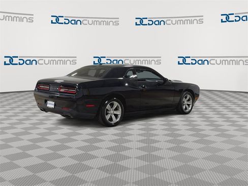 Used 2016 Dodge Challenger SXT image 8