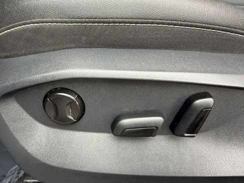 Used 2024 Volkswagen Taos SE image 10