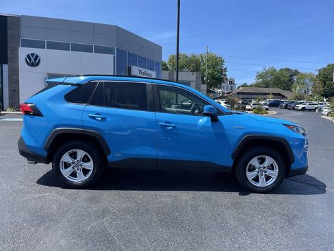 Used 2020 Toyota RAV4 XLE w/ Convenience Package AWD/4WD image 4