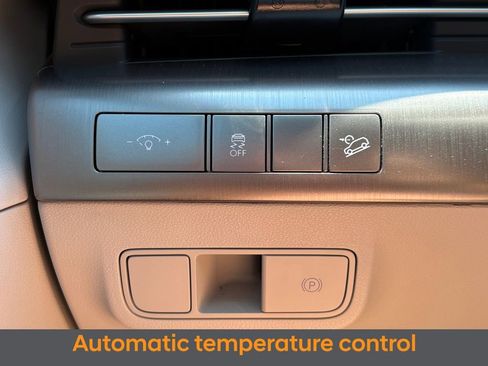Certified 2025 Hyundai Kona SEL FWD image 3