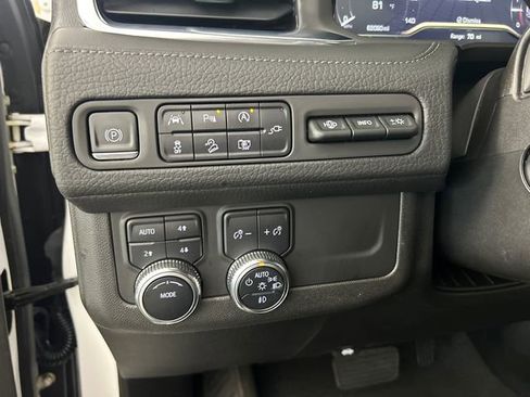 Used 2022 GMC Yukon XL Denali AWD/4WD image 18