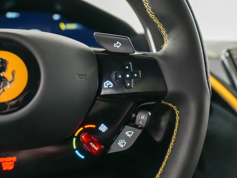 Used 2025 Ferrari Roma Spider RWD image 32