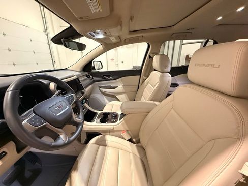 Used 2022 GMC Acadia Denali w/ Denali Ultimate Package image 16