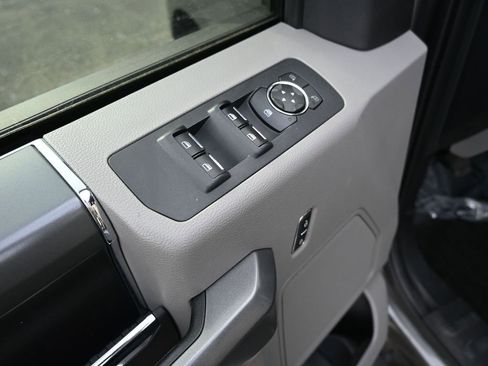 Used 2015 Ford F150 XLT w/ Equipment Group 302A Luxury image 12