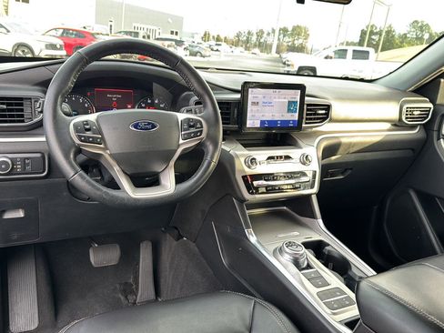 Used 2022 Ford Explorer XLT w/ Equipment Group 202A image 16