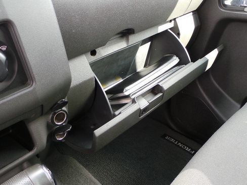 Used 2006 Nissan Frontier XE w/ (G01) XE Preferred Pkg image 8