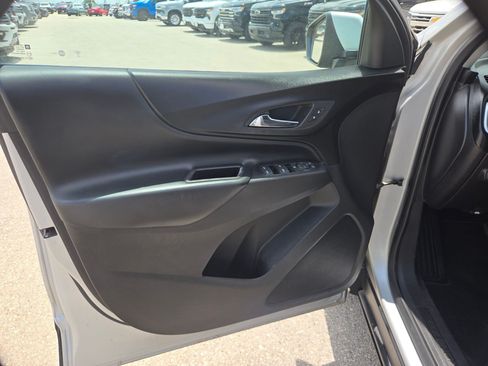 Used 2018 Chevrolet Equinox LT FWD image 12