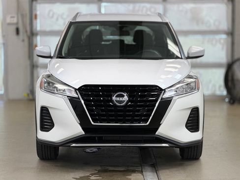 Used 2023 Nissan Kicks SV FWD image 2