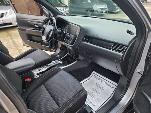 Used 2018 Mitsubishi Outlander SE FWD image 14