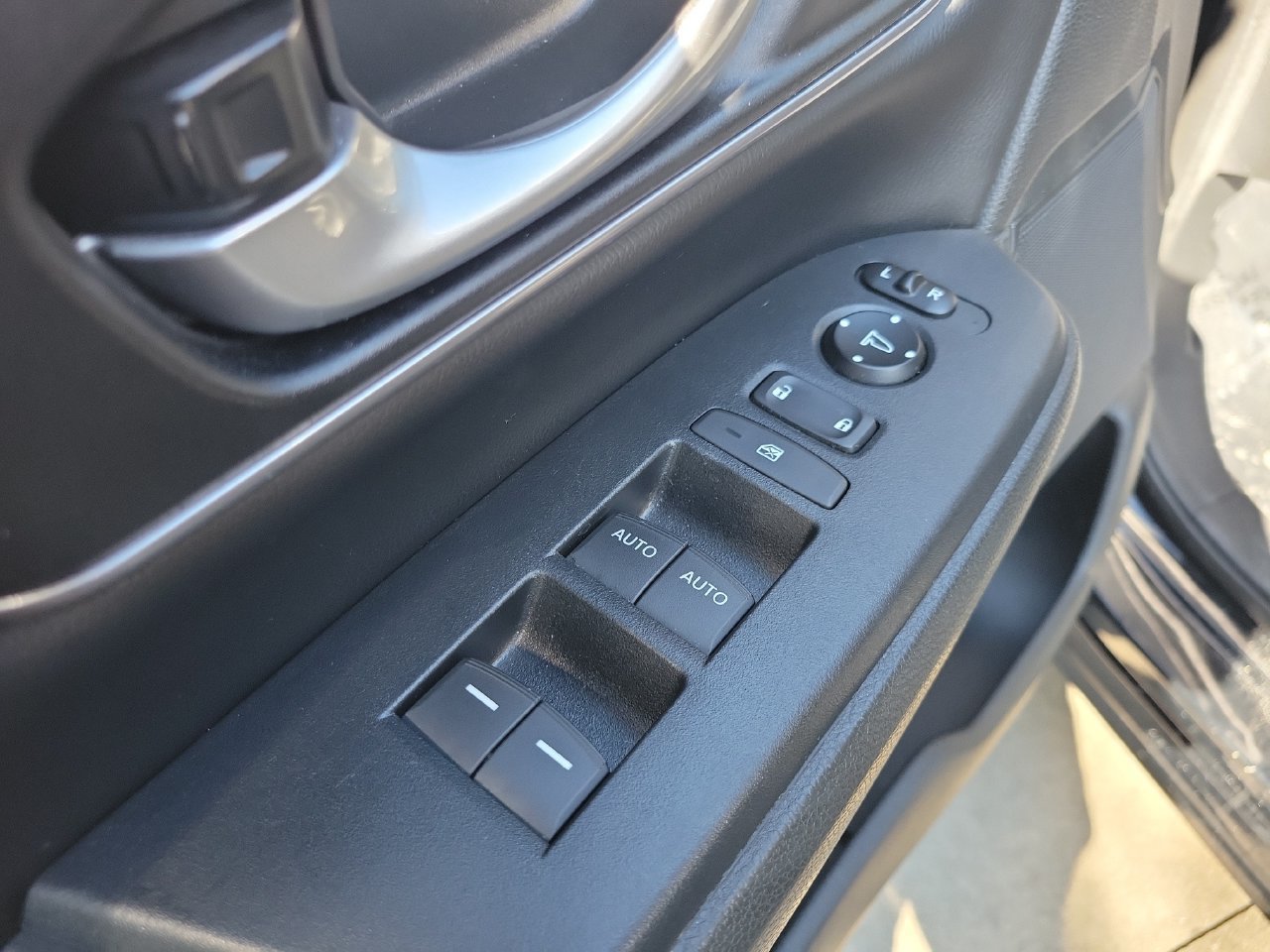 Used 2017 Honda CR-V Touring image 15