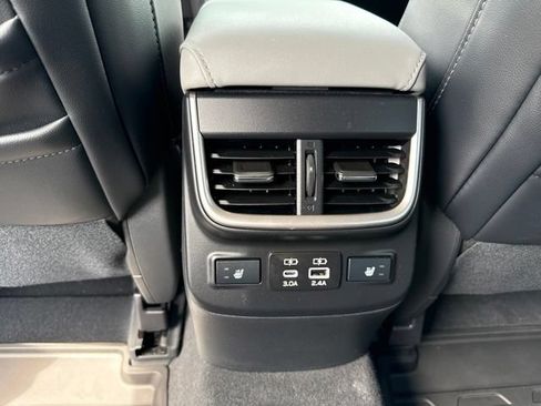 Used 2025 Subaru Outback Limited AWD/4WD image 17