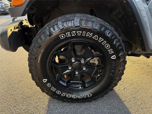 Used 2021 Jeep Gladiator Sport image 8