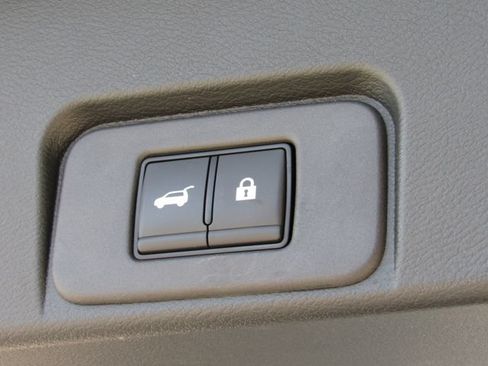 Certified 2024 Nissan Rogue SV FWD image 6