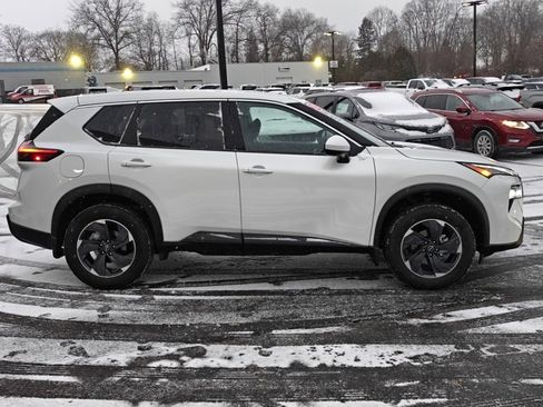 Used 2026 Nissan Rogue SV image 3