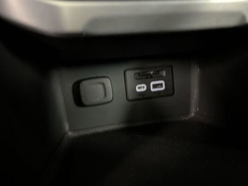 Certified 2023 GMC Acadia SLT image 36