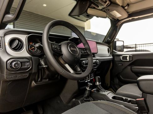 Used 2026 Jeep Wrangler Sport AWD/4WD image 24