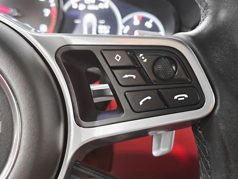 Used 2022 Porsche Cayenne Coupe image 24