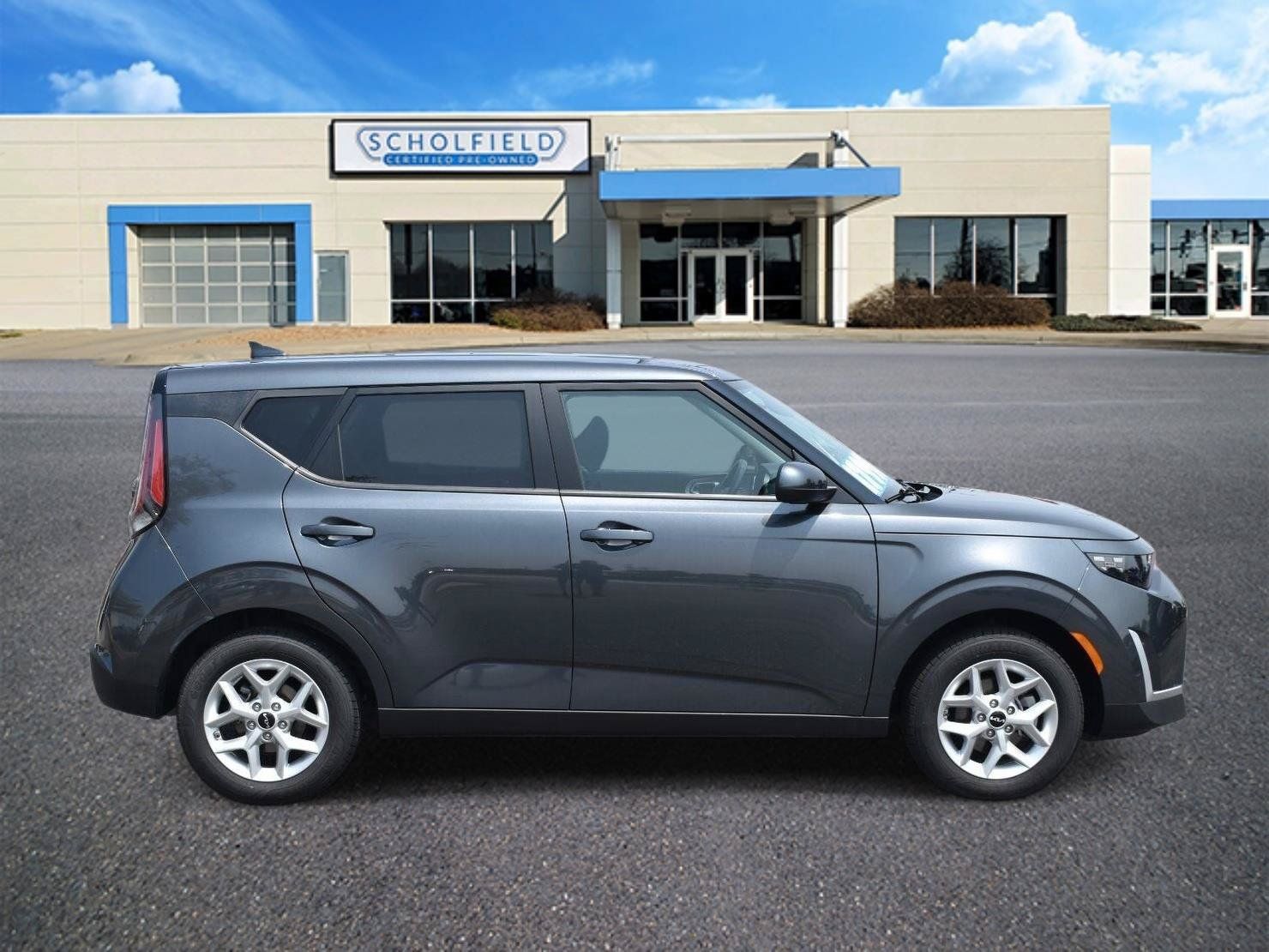 Used 2024 Kia Soul LX w/ Option Group 015 FWD image 2