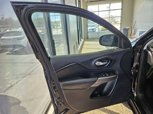 Used 2022 Jeep Cherokee Latitude Lux AWD/4WD image 17