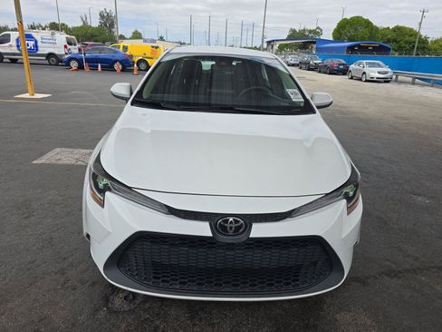 Used 2022 Toyota Corolla LE image 2