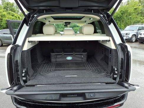 Used 2025 Land Rover Range Rover SE AWD/4WD image 12