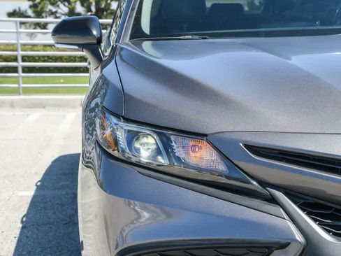 Used 2022 Toyota Camry SE w/ Carpet Mat Package (TMS) FWD image 4