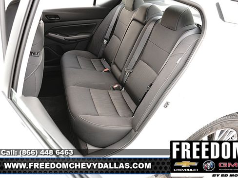 Used 2025 Nissan Altima 2.5 SV FWD image 9
