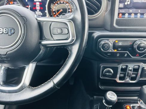 Used 2020 Jeep Wrangler Unlimited Sahara image 12