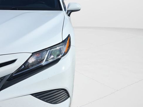 Used 2020 Toyota Camry SE FWD image 24